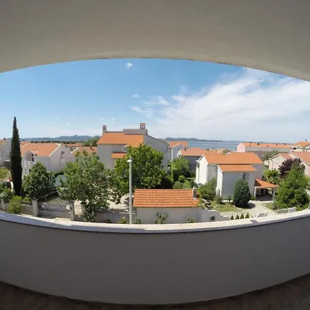 Lägenhet Tasteful Apartment In Zadar With Balcony